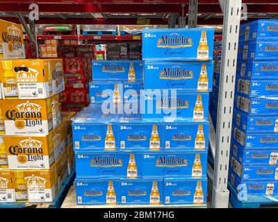 Orlando,FL/USA-5/2/20: Cajas de cerveza Modelo Especial cerveza en una  tienda Sam's Club en Orlando, Florida Fotografía de stock - Alamy