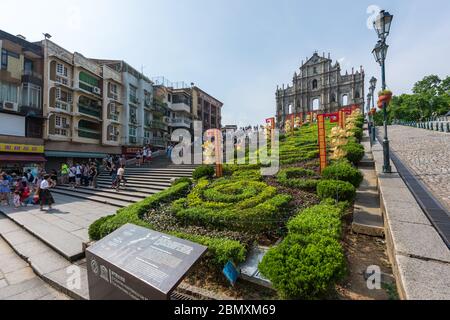 Macao, China - 16 de mayo de 2020: Es una atracción turística popular de Asia. Vista de las ruinas de la catedral de San Pablo en Macao. Foto de stock