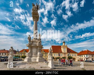 Monumento a la Santísima Trinidad, de estilo barroco, en Trg Svetog Trojstva (Plaza de la Santísima Trinidad), Tvrda (ciudadela) sección de Osijek, Eslavonia, Croacia Foto de stock