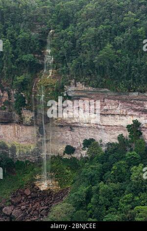 Kaieteur Gorge, Kaieteur Falls es la cascada más ancha del mundo, ubicada en el río Potaro en el Parque Nacional Kaieteur, en Essequibo, G. Foto de stock