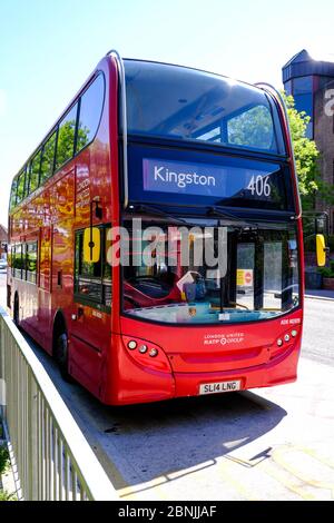 Londres, Reino Unido, 15 de mayo de 2020, restricciones de viaje de relajación han visto autobuses Londres abarrotados de pasajeros. Al menos 15 trabajadores de autobuses son conocidos por tener morir