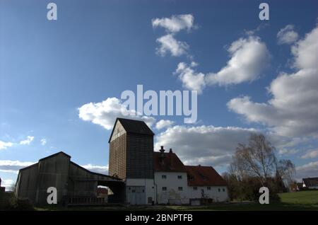 Marzo-31-2020. Kalletal, Renania del Norte Westfalia, Alemania. Antiguo edificio de cooperativas agrícolas en Kalletal. Foto de stock