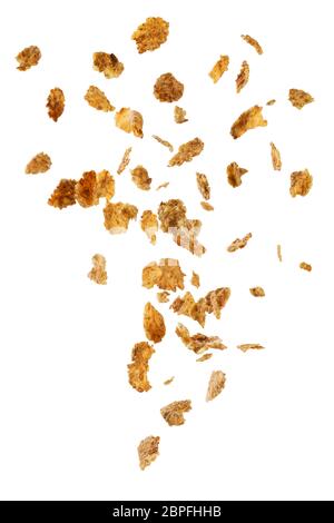 Caída de copos de maíz aislado sobre fondo blanco. Foto de stock