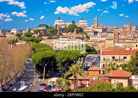 Monumentos de la ciudad Eterna de Roma una vista del horizonte, los tejados de la capital de Italia