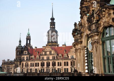 Die wunderbare barocke Altstadt von Dresden im abendlichen Licht des März. Foto de stock