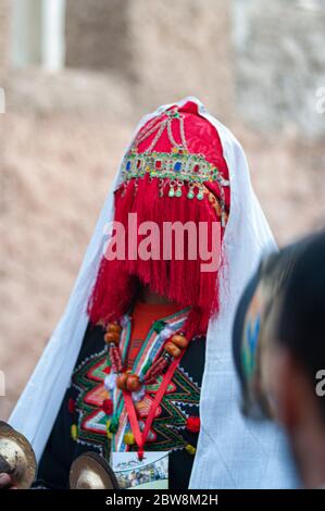 Ropa popular de los bereberes amazingh de Marruecos Foto de stock
