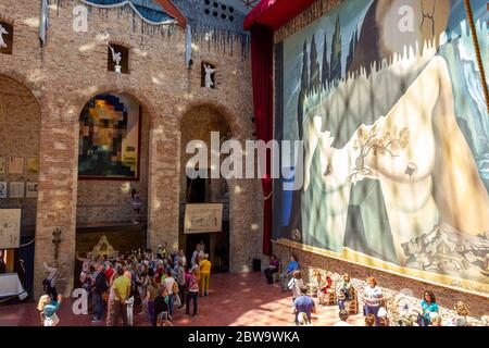 Sala del Teatro-Museo Dalí Foto de stock