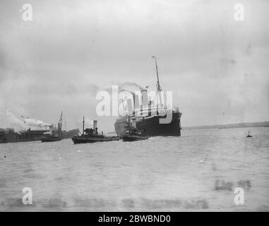El Imperator de las SS llega a Southampton el 23 de diciembre de 1919 Foto de stock