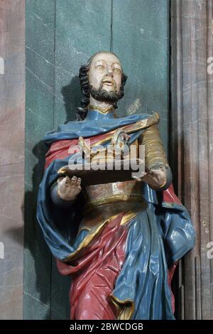 Estatua de San Luis en el altar de San Francisco de Asís en la Iglesia de Santa Catalina de Alejandría en Krapina, Croacia Foto de stock