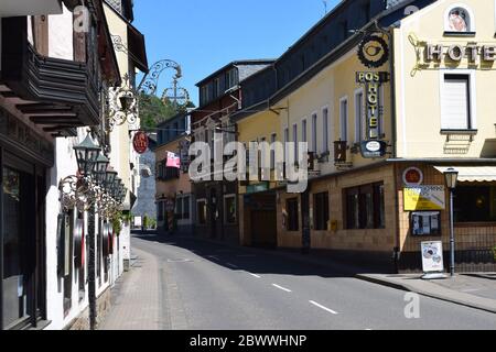 Calles vacías de la ciudad vieja de Altenahr en 2020