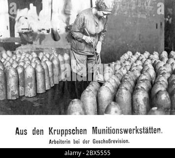 Una trabajadora del taller de municiones de Krupp. Foto de stock