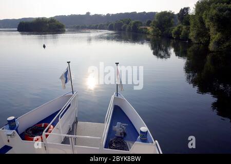 Lancha sobre el río Ruhr, Witten, Alemania Foto de stock