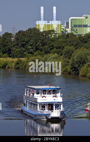 Lancha sobre el río Ruhr, Witten, Alemania Foto de stock