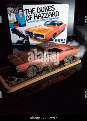 Modelo de coche kit para duques de Hazzard, general Lee, bandera  confederada Fotografía de stock - Alamy