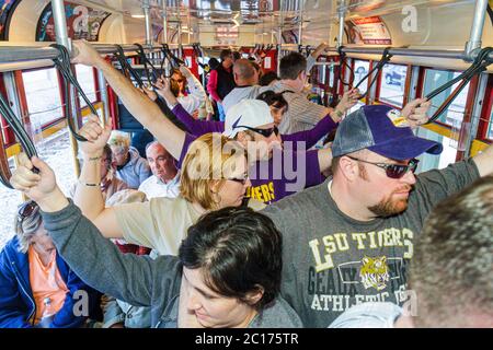 New Orleans Louisiana, Regional Transit Authority, RTA, Riverfront Streetcar Line, tranvía, tranvía, hombre hombres, mujer mujer mujeres, pareja, pasajero Foto de stock