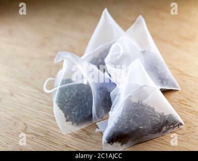 Bolsitas de té de seda con té de hierbas fotografías e imágenes de alta  resolución - Alamy