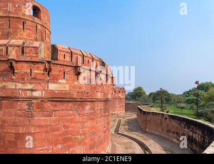 Muros cerca de la Puerta de Amar Singh, fuerte de Agra, Agra, Uttar Pradesh, India Foto de stock