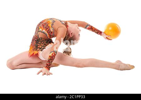 Gimnasia rítmica. Niña atractiva en el papel de leboard rojo con cinta  sobre fondo blanco Fotografía de stock - Alamy