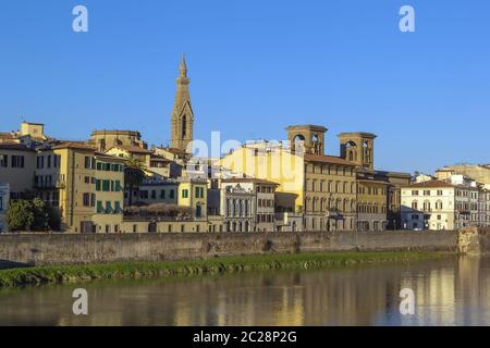 Terraplén del río Arno, Florencia Foto de stock