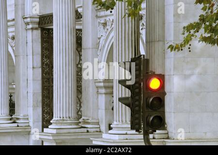 Semáforo junto al Arco de Wellington en Londres