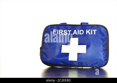 FIRST AID TO GO!® Kit de primeros auxilios pequeño, 12 artículos