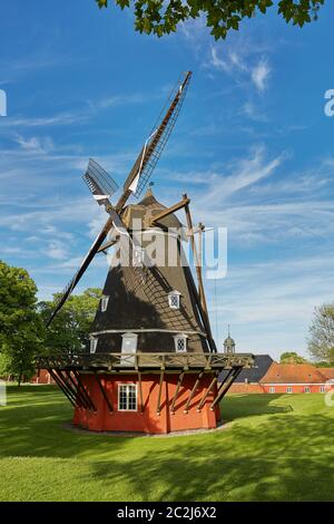 Molino de viento en la histórica fortaleza Kastellet en Copenhague Foto de stock