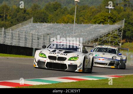 Circuito de Mugello, Italia - 17 de julio de 2016: BMW M6 GT3 de BMW Italia Team, conducido por Alex Zanardi, Campionato Italiano GT en el circuito de Mugello. Foto de stock