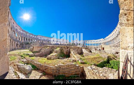 Arena Pula. Ruinas antiguas del anfiteatro romano en Pula Foto de stock