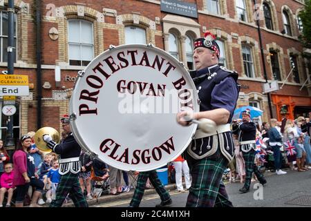 Niños protestantes de Govan, Glasgow 12 (12) julio desfile, Belfast Foto de stock