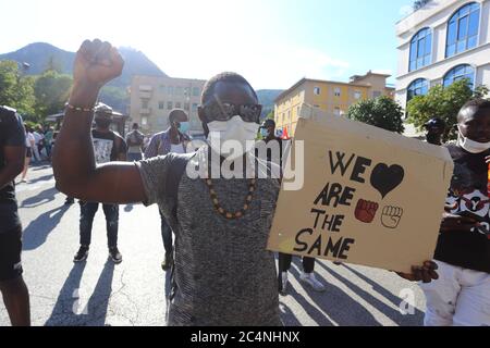 Cassino, italia - 27 giugno 2020: Las vidas de los negros importan