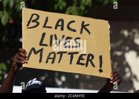Cassino, italia - 27 giugno 2020: Las vidas de los negros importan