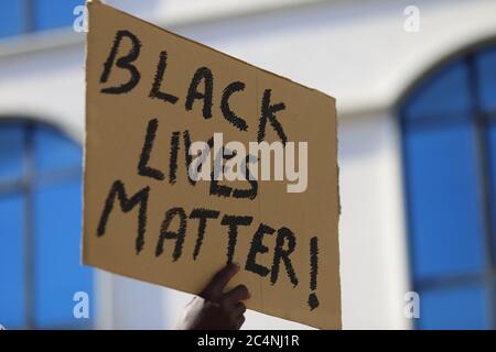 Cassino, italia - 27 giugno 2020: Las vidas de los negros importan