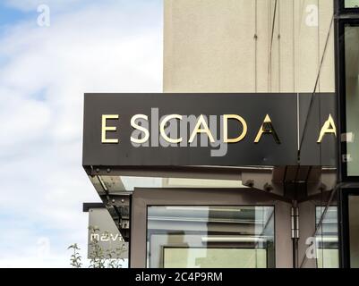 Escada ropa discount