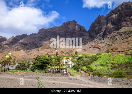 Paisaje montañoso en la isla de Santo Antao, Cabo Verde, África Foto de stock