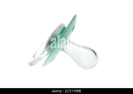 un chupete para bebés de látex suave transparente, chupete de plástico verde aislado sobre fondo blanco con espacio para copias. Foto de stock