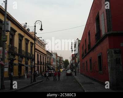 ¡la ciudad de México está viva y es muy hermosa! Arquitectura inusual de América Latina, motivos españoles y calles maravillosas. Sin filtro Foto de stock