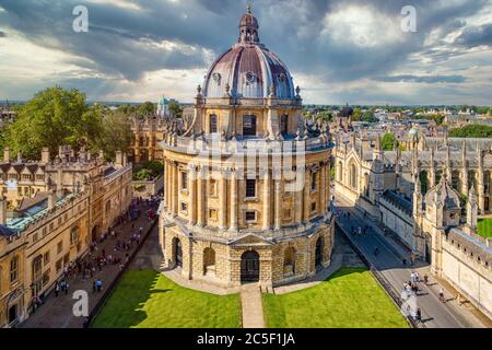 Vista clásica de la Universidad de Oxford en Gran Bretaña