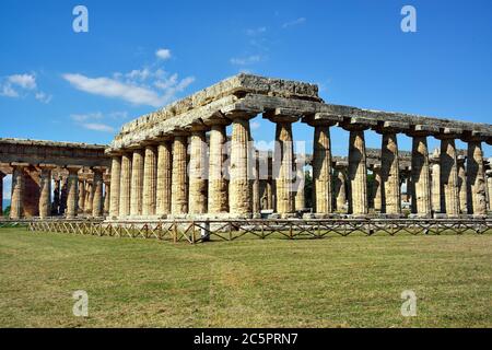 Parque Nacional Cilento, Campania, Italia. Poseidonia (nombre romano Paestum) Sitio arqueológico griego y romano. Era una ciudad griega antigua importante en la costa del mar Tirreno en la Grecia Magna. El primer templo de Hera.