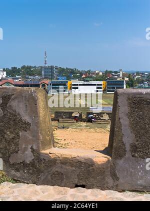 terreno del club de críquet dh Galle FORT SRI LANKA Dutch Fortaleza murallas emplazamiento de armas con vistas a los grillos Sri lankan estadio coincidencia Foto de stock
