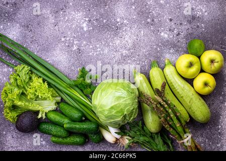 Varias verduras y frutas verdes Foto de stock