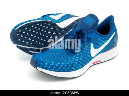 Jirafa Botánica Rezumar Dos zapatillas de running Nike Pegasus 35 azules y blancas Fotografía de  stock - Alamy