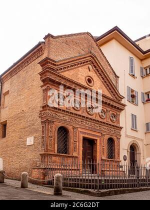 Vista exterior de la iglesia Oratorio Spirito Santo. Bolonia. Italia. Foto de stock