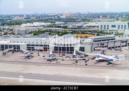 Miami Florida Aeropuerto Internacional MIA, terminal, puerta, despegue, vista aérea, American Airlines, avión avión avión avión comercial, jet Foto de stock