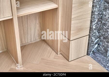 Paneles de madera para paredes. Estanterías de madera y paneles de pared de  madera de roble de chapa MDF. Primer plano Fotografía de stock - Alamy