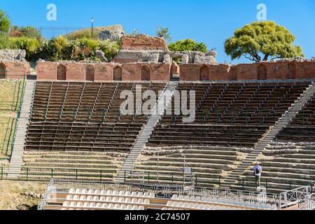Sitzreihen im Griechischen Teatro von Taormina Foto de stock