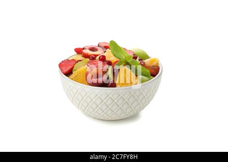 Cuenco de ensalada de fruta fresca aislado sobre fondo blanco Foto de stock