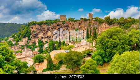 Pueblo medieval de Cotignac Var 83 Provence PACA Francia Pueblo medieval de Cotignac Var 83 Provence PACA Francia