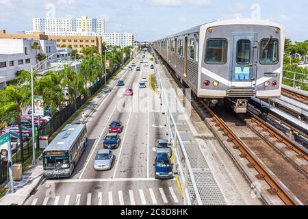Miami Florida, NW 12th Avenue, Metrorail, vías elevadas, sistema de tren, transporte público, transporte masivo, calle, tráfico, los visitantes viajan de viaje