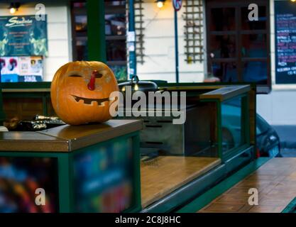 un cierre de calabaza en un restaurante durante el festival de Halloween