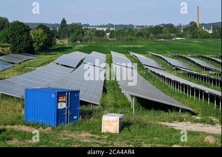 ALEMANIA, Luebz, granja solar / DEUTSCHLAND, Lübz, Solarfeld Foto de stock